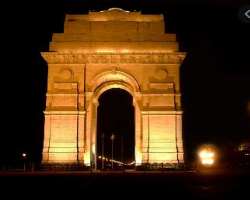 You can plan a picnic at the place as the monument is surrounded by beautiful lawn and boating place that gives a pleasant experience especially at th
